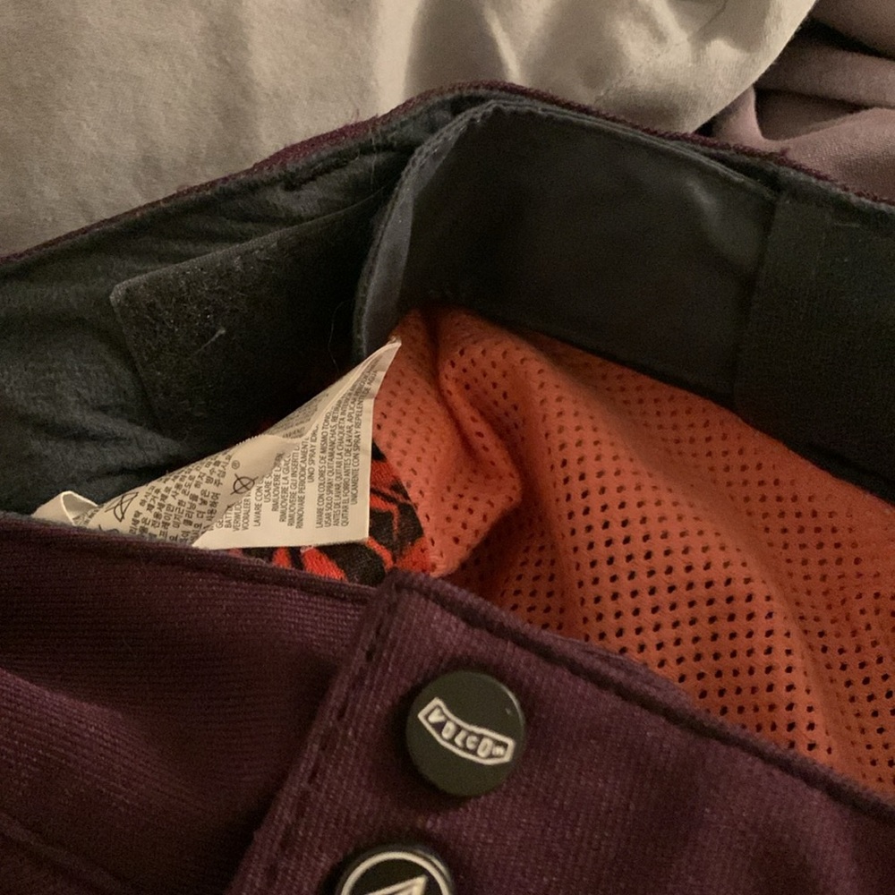 Volcom Snow Pants - Picture 7 of 8